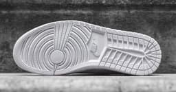 Air Jordan 1 Low Swooshless release thumbnail 5