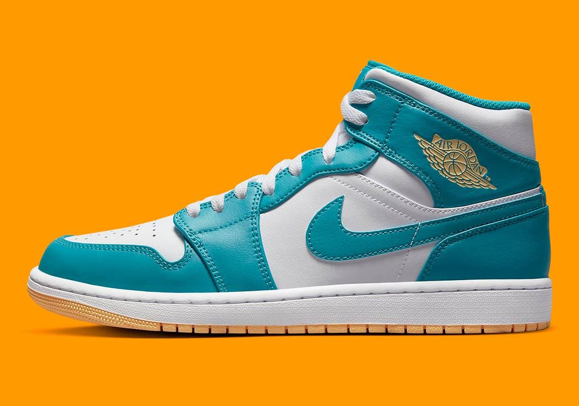 Air Jordan 1 Mid Jordan release photo