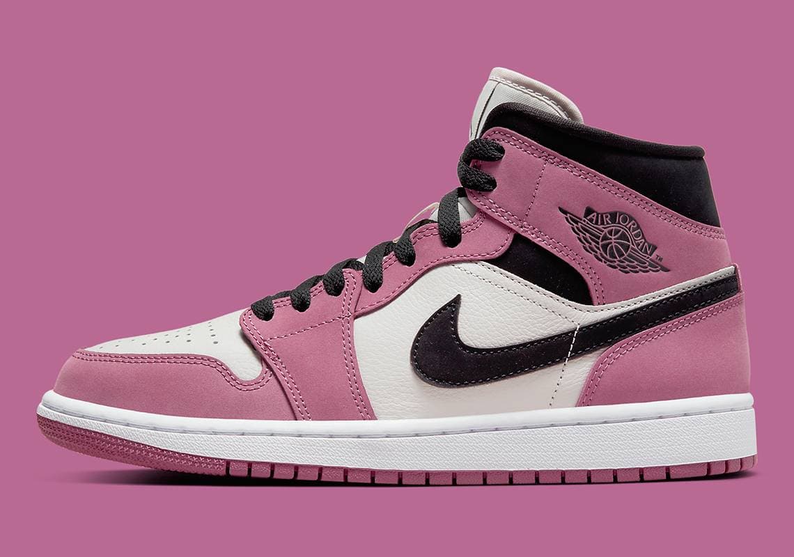Air Jordan 1 Mid Jordan release photo