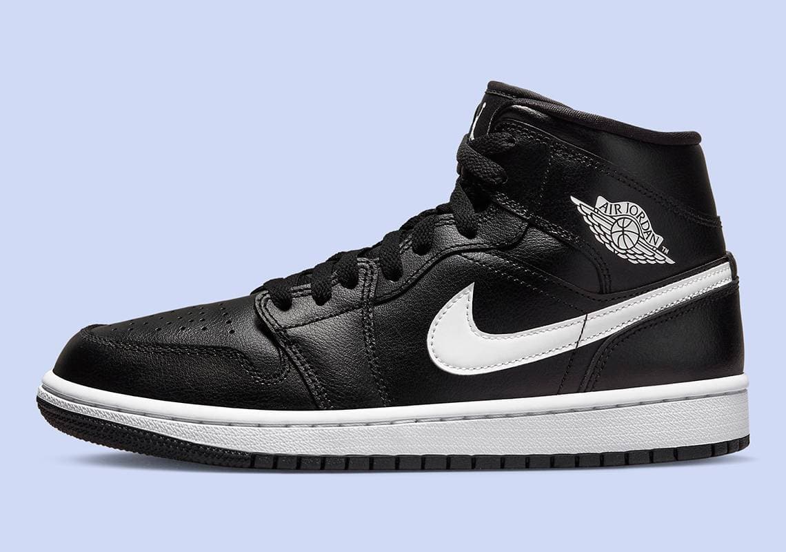 Air Jordan 1 Mid Jordan release photo