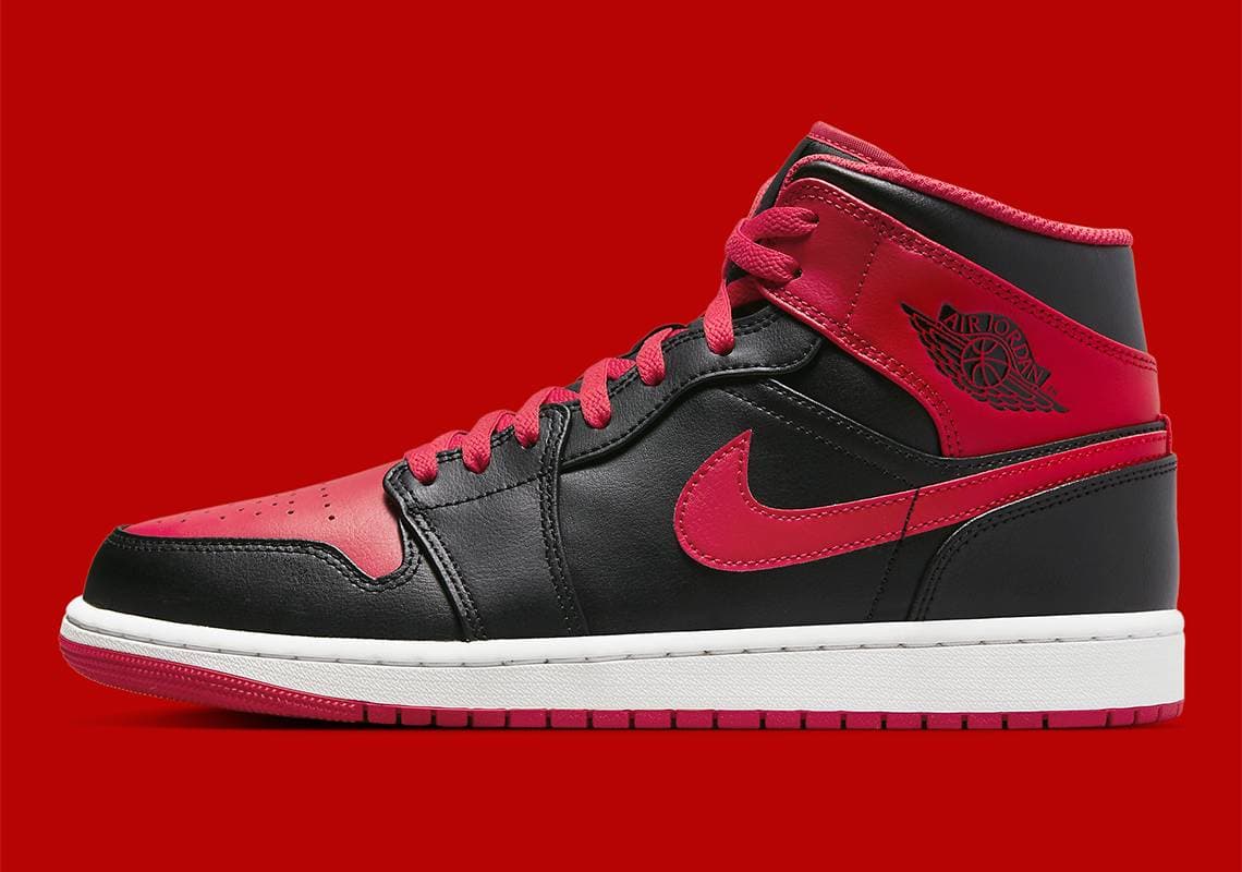 Air Jordan 1 Mid Jordan release photo
