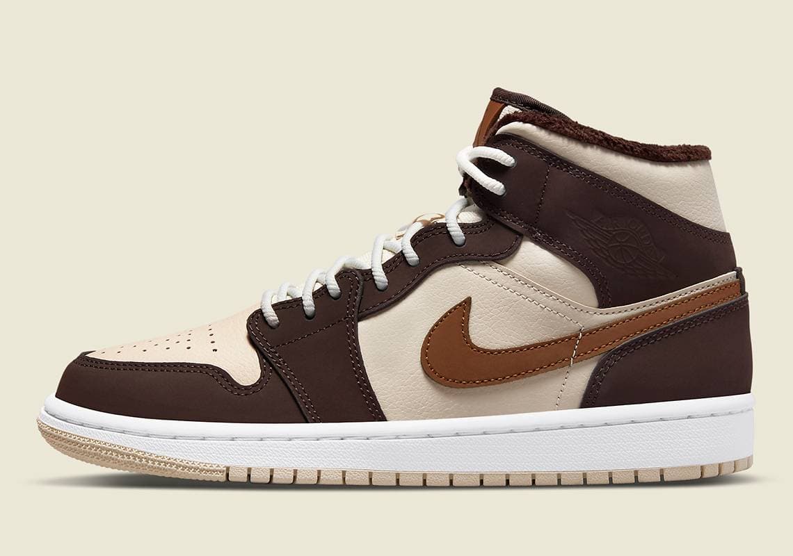 Air Jordan 1 Mid Jordan release photo