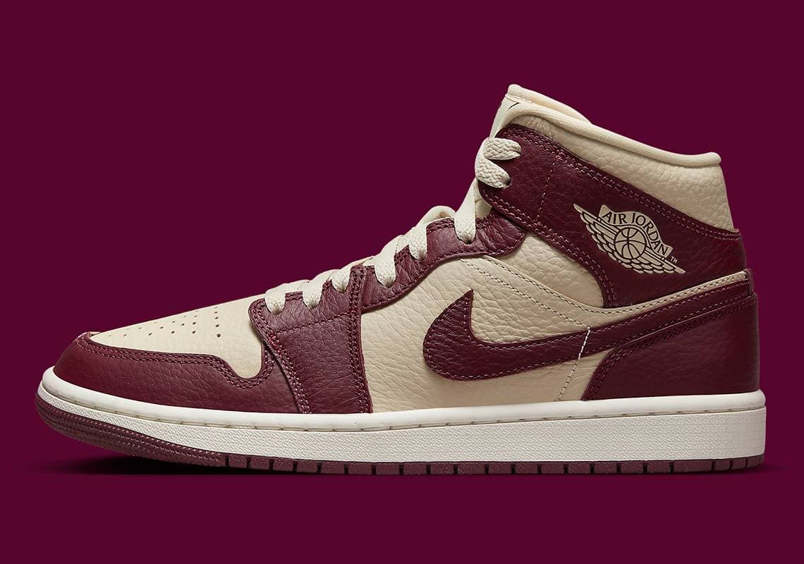 Air Jordan 1 Mid "Split" Jordan release photo