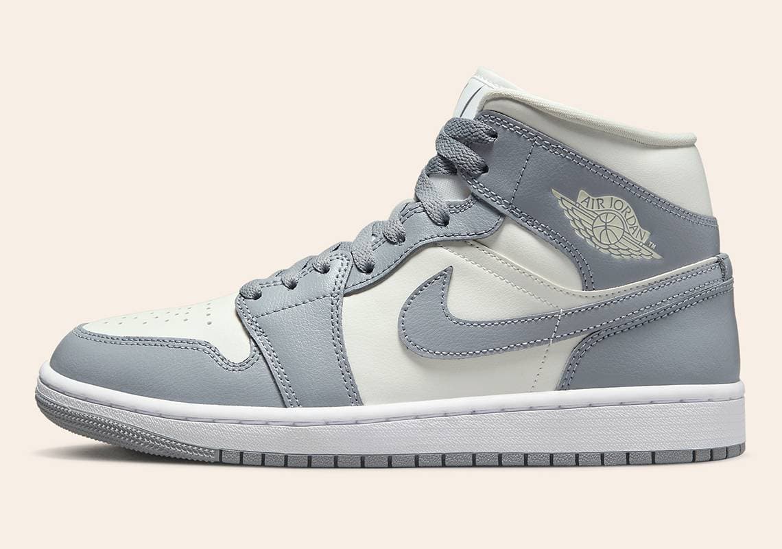 Air Jordan 1 Mid Jordan release photo