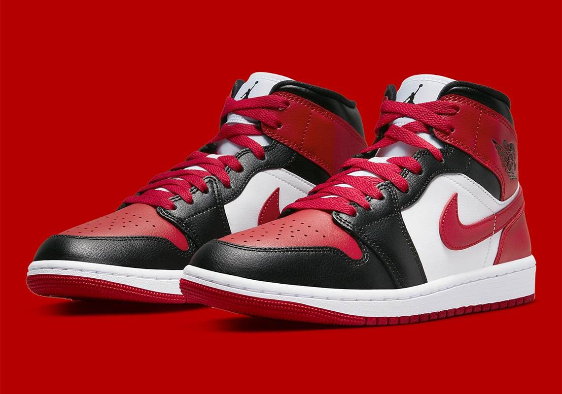 Air Jordan 1 Mid Jordan release photo