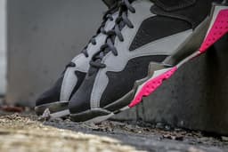 Air Jordan 7 GS “Fuchsia Flash” release thumbnail 4