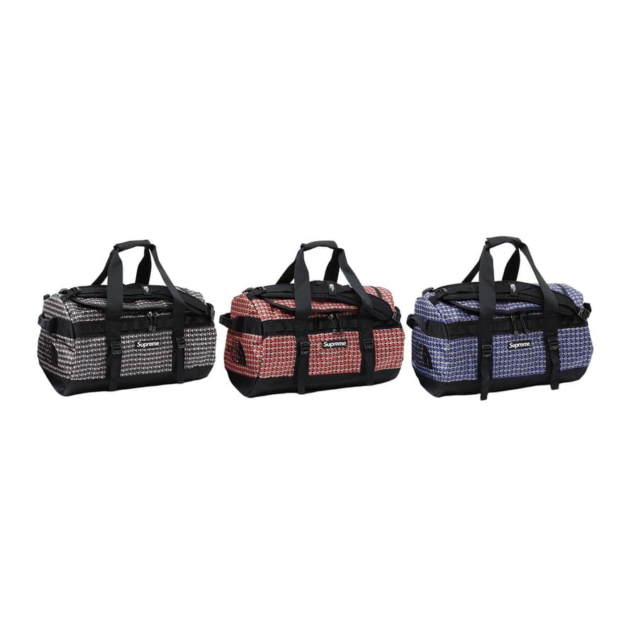 Supreme®/The North Face® Studded Small Base Camp Duffle Bag. 42L. release photo 1