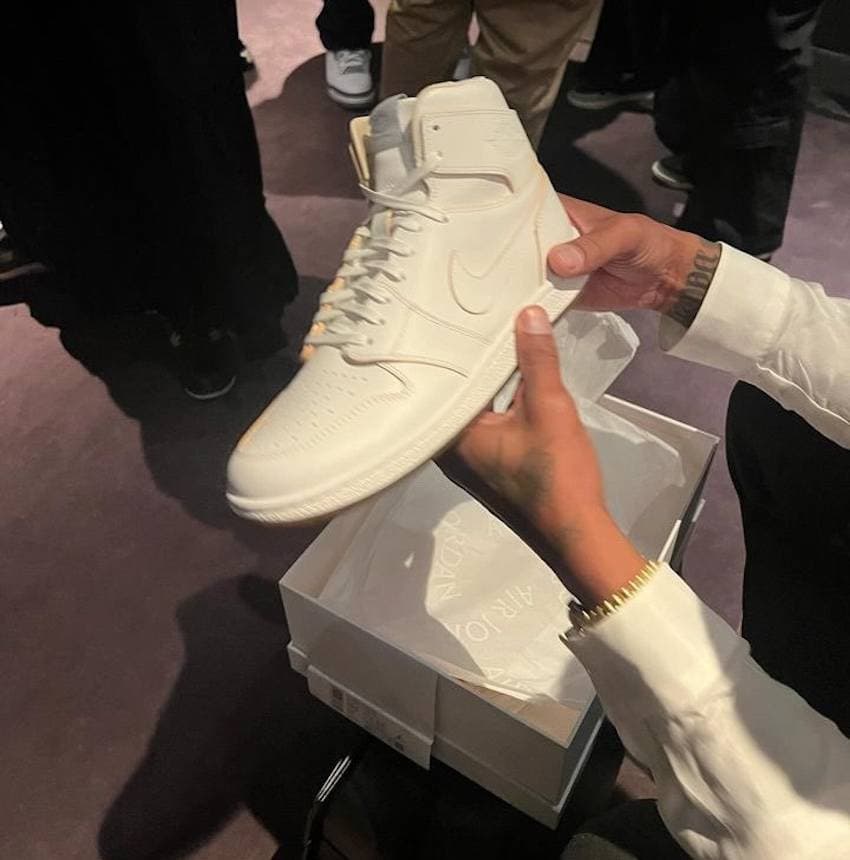 Air Jordan 1 High 85 Wings Phantom Jordan release photo