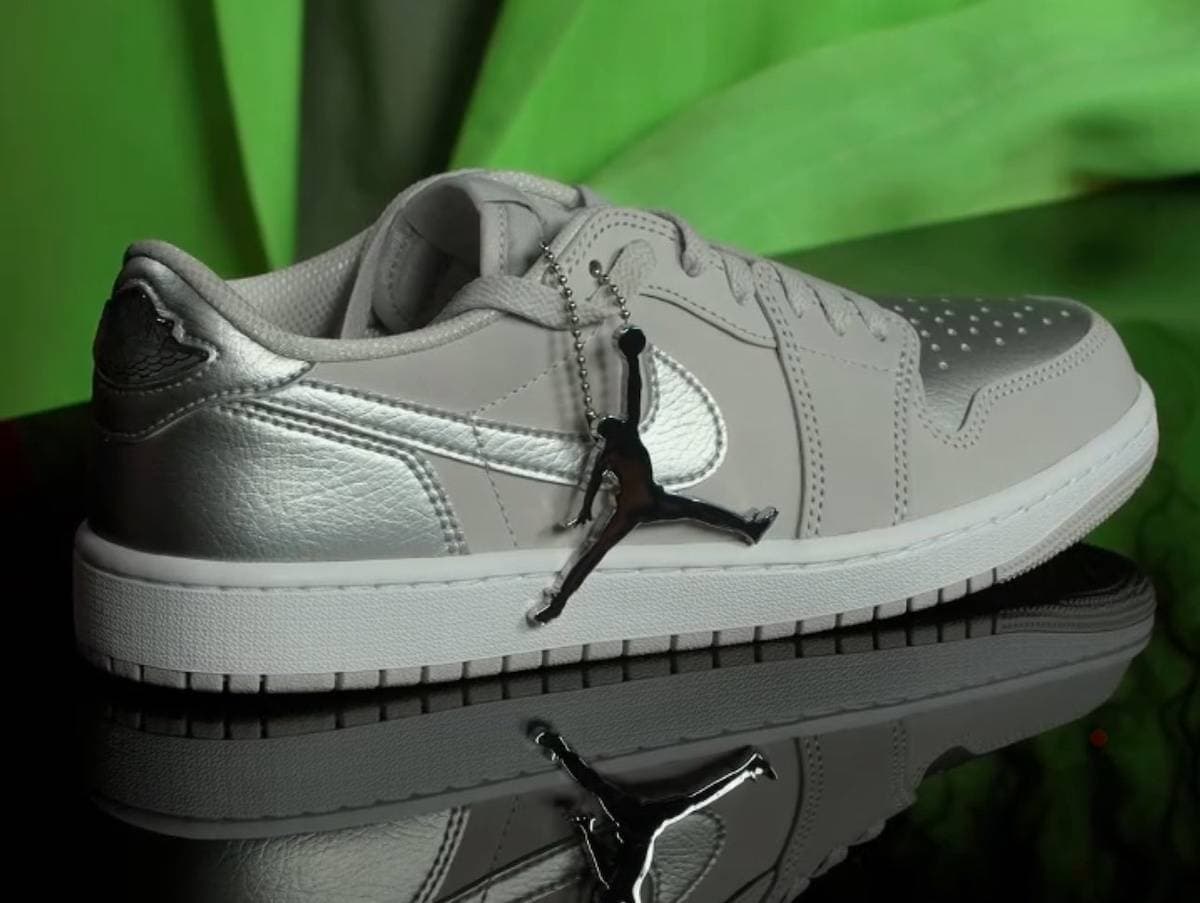 Air Jordan 1 Low OG Metallic Silver Jordan release photo