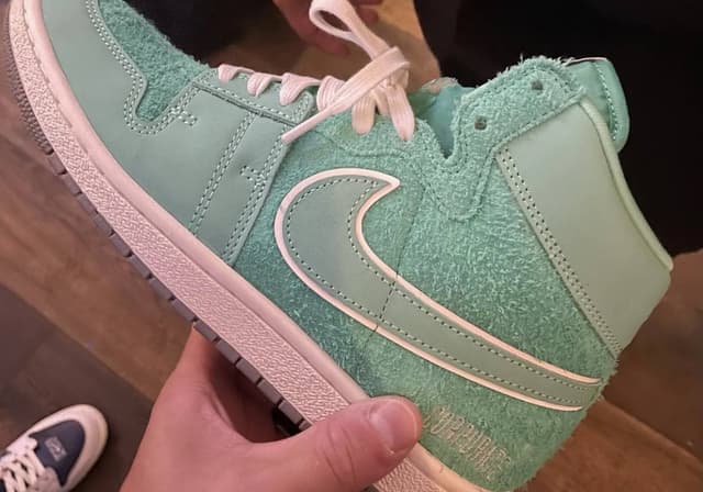 Corporate x Jordan Air Ship Light Menta Jordan release photo