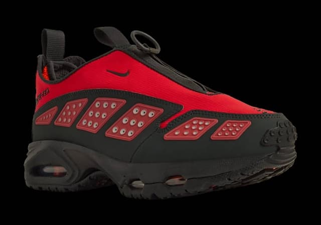 Nike Air Max SNDR Gore-Tex Fire Red Nike release photo