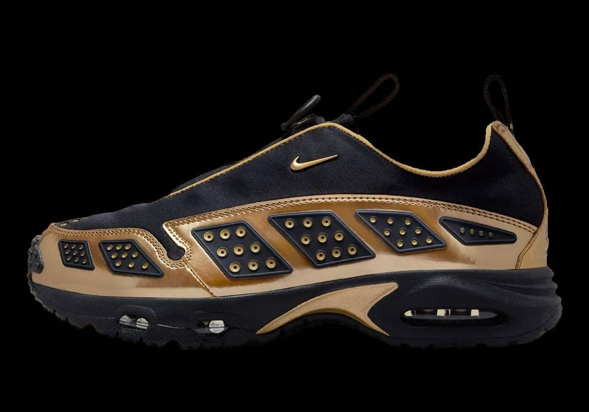 Nike Air Max Sunder Metallic Gold Nike release photo
