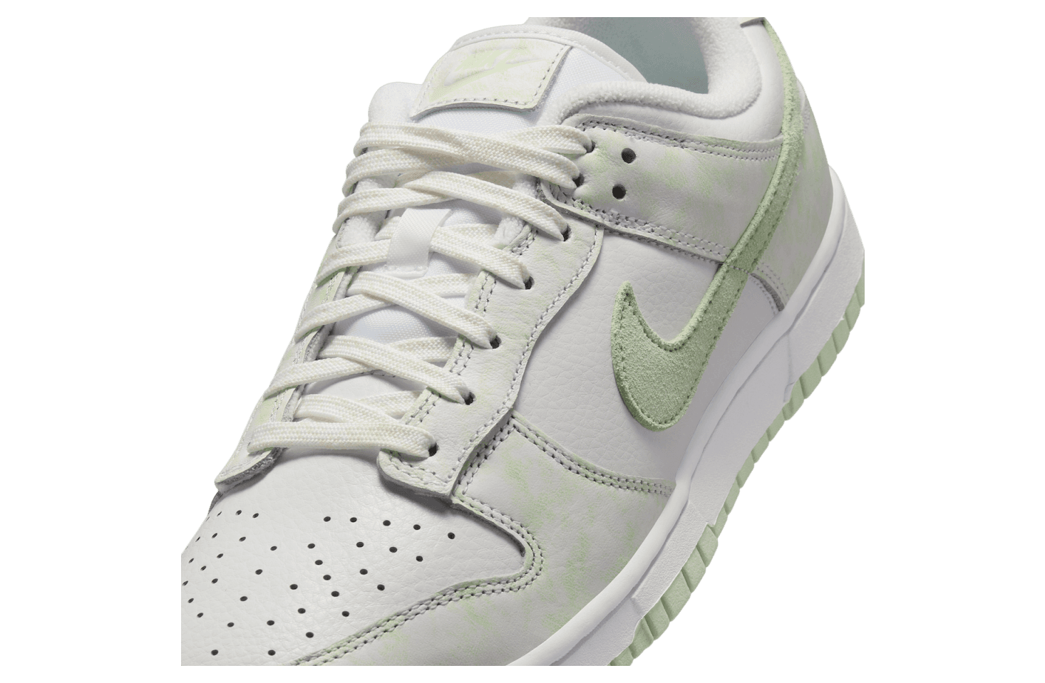 Nike Dunk Low WMNS Jade Aura / Sea Glass release photo 7