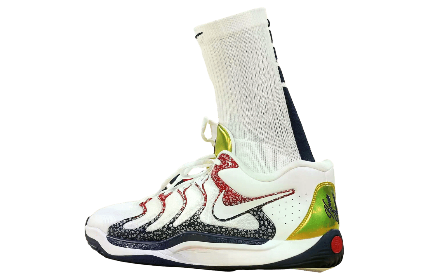 Nike KD 18 Inmortalized Metallic Gold Nike release photo