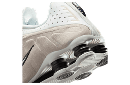 Nike Shox R4 WMNS White Black Suede release thumbnail 3
