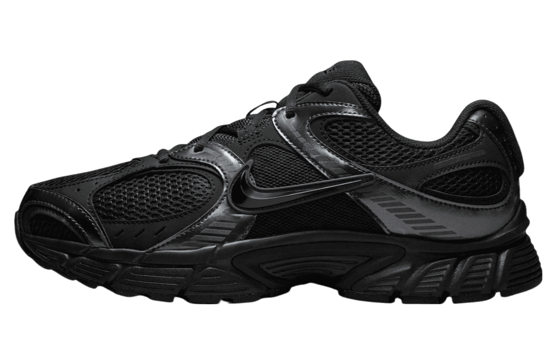 Nike V5 RNR Triple Black release photo 1