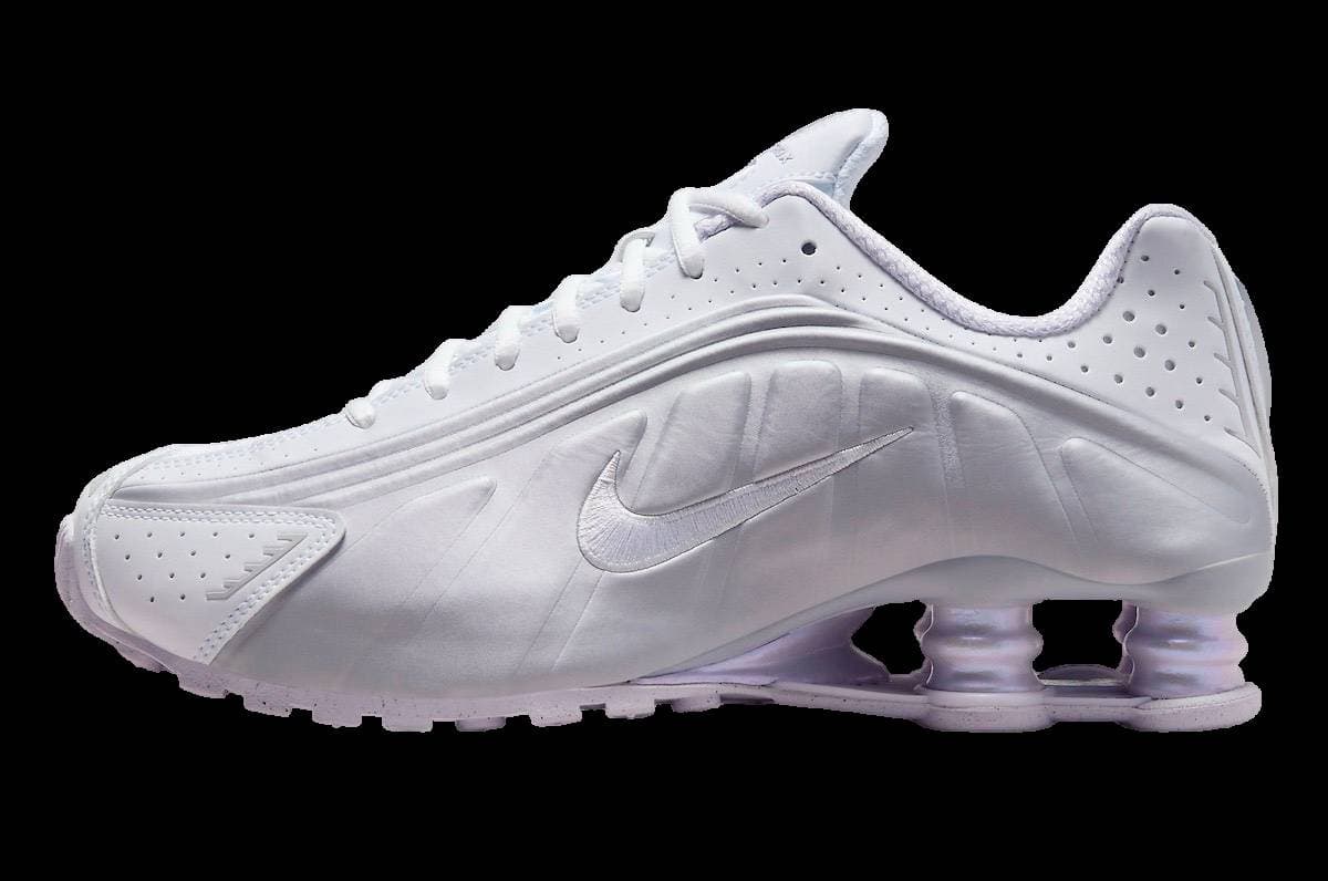 Nike WMNS Shox R4 White Metallic Platinum Nike release photo