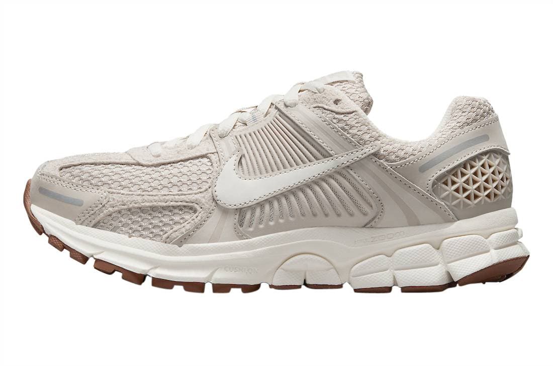 Nike WMNS Zoom Vomero 5 Light Orewood Brown Nike release photo