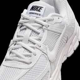 Nike Zoom Vomero 5 GS White Black release thumbnail 8