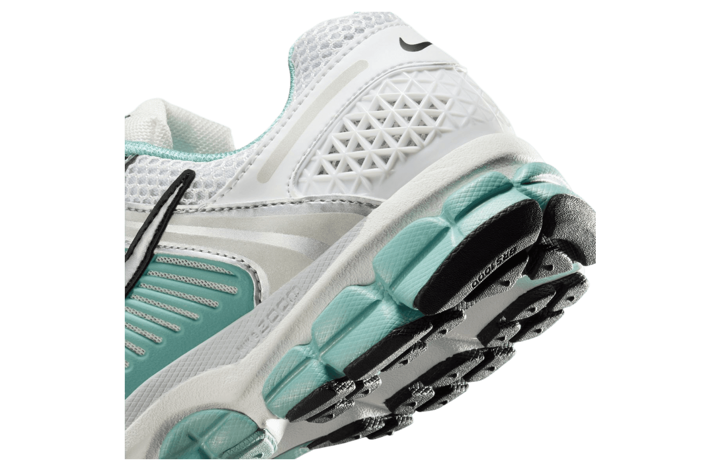 Nike Zoom Vomero 5 Summit White / Wolf Grey release photo 3