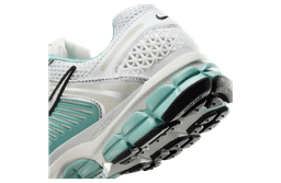 Nike Zoom Vomero 5 Summit White / Wolf Grey release thumbnail 3