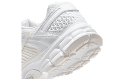 Nike Zoom Vomero 5 WMNS Triple White release thumbnail 3