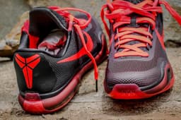 Nike Kobe 10 “Bright Crimson” release thumbnail 4