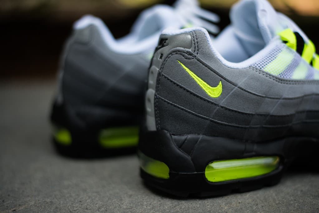 Nike Air Max '95 OG Black/Volt release photo 4