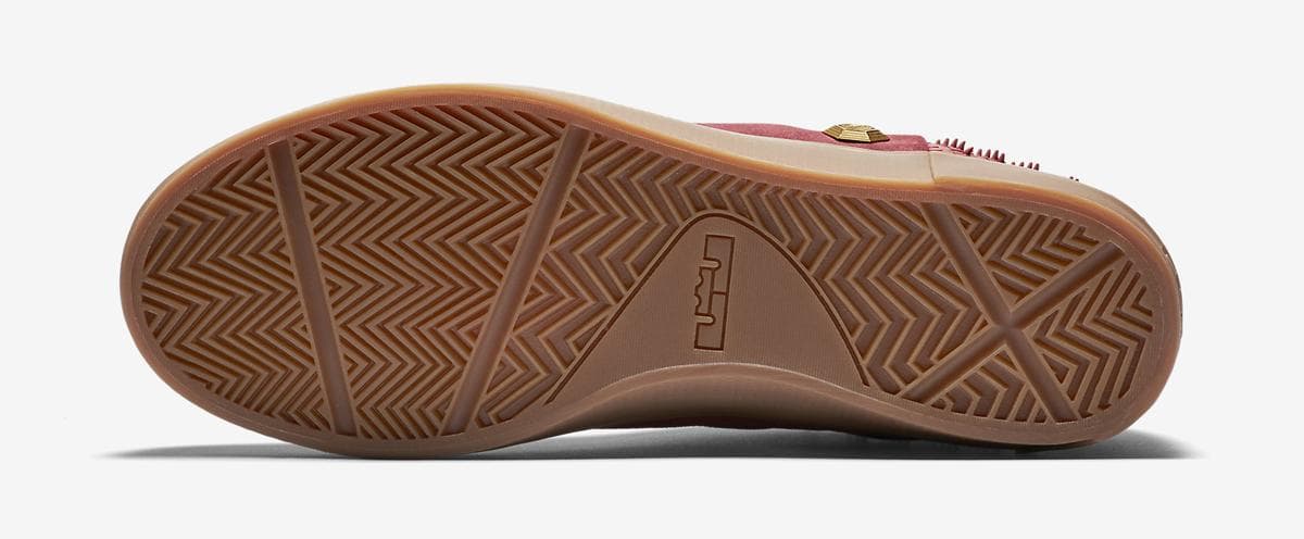Nike LeBron 13 NSW  release photo 4
