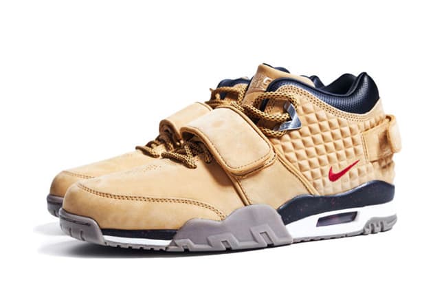 Nike Air Trainer Cruz Premium “Haystack” Nike release photo