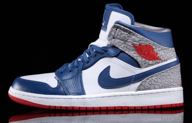 Air Jordan 1 Mid True Blue Jordan release photo