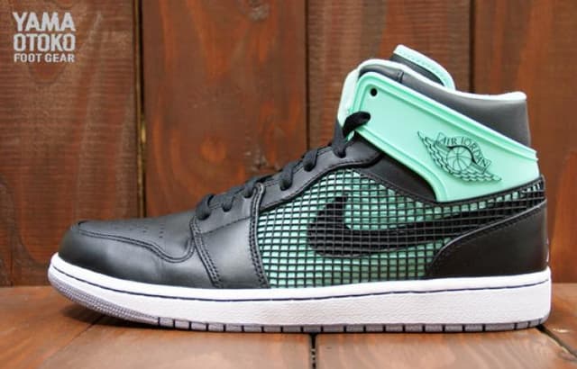 Air Jordan 1 '89 "Green Glow" Jordan release photo