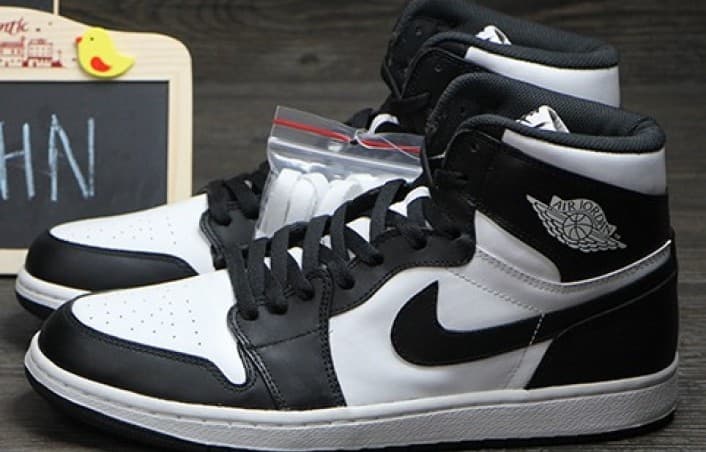 Air Jordan 1 Black/White release photo 6