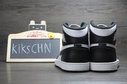 Air Jordan 1 Black/White release thumbnail 3