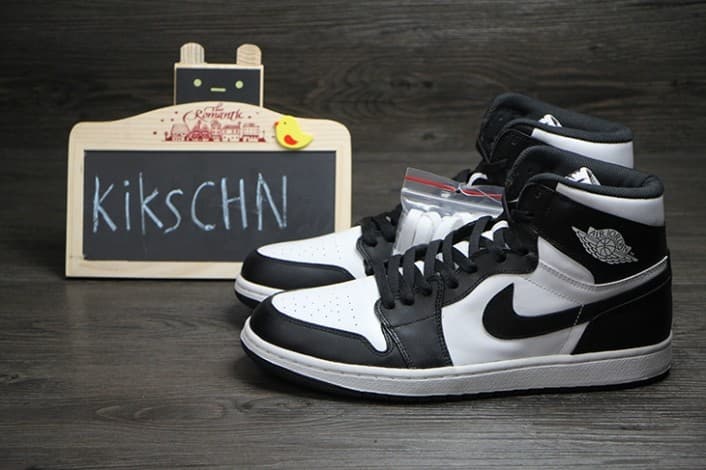Air Jordan 1 Black/White Jordan release photo