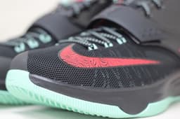 Nike KD 7 'Bad Apple' release thumbnail 2
