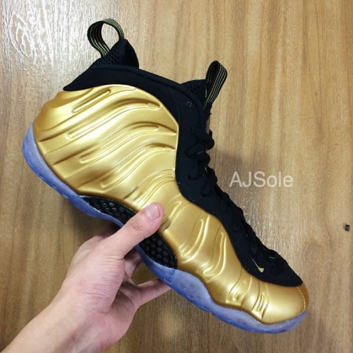 Nike Foamposite One "Gold" release photo 4