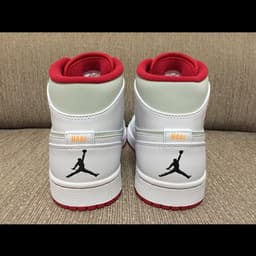  Air Jordan 1 'Hare' release thumbnail 6