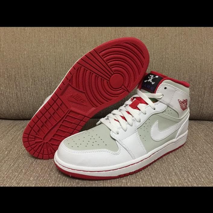  Air Jordan 1 'Hare' release photo 2