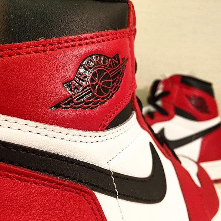 Air Jordan 1 "Chicago" OG release photo 2