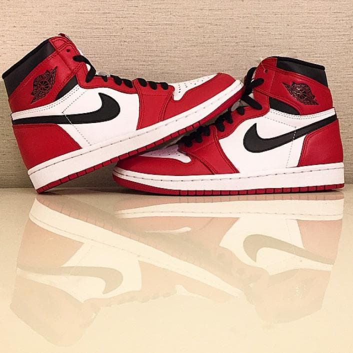 Air Jordan 1 "Chicago" OG release photo 3