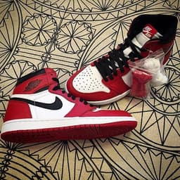 Air Jordan 1 "Chicago" OG release thumbnail 4