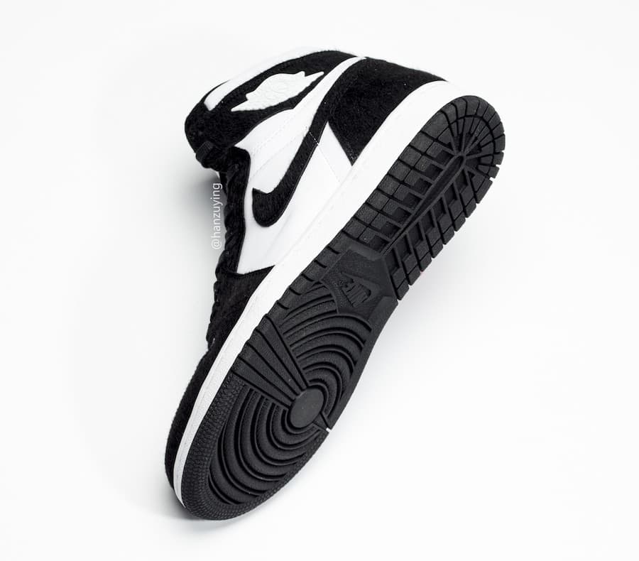 Air Jordan 1 Retro High OG WMNS release photo 3