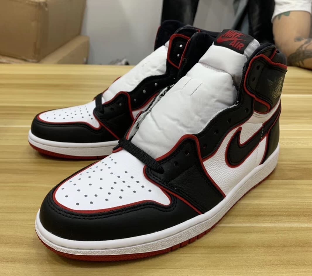 Air Jordan 1 High OG release photo 3