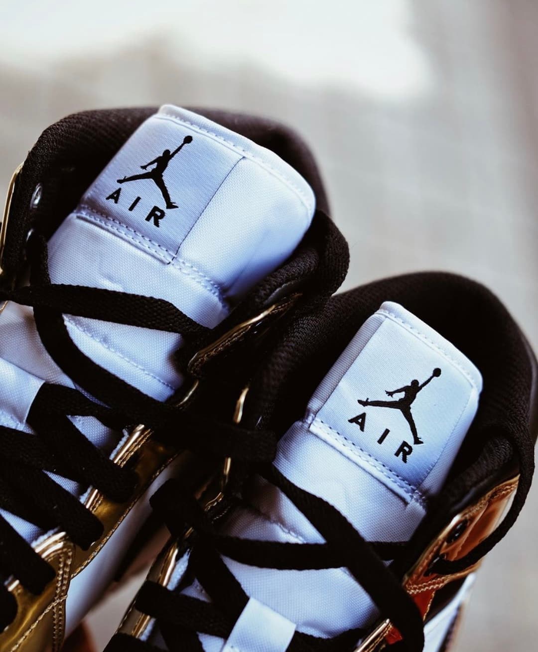 Air Jordan 1 Mid SE “Metallic Gold” release photo 3