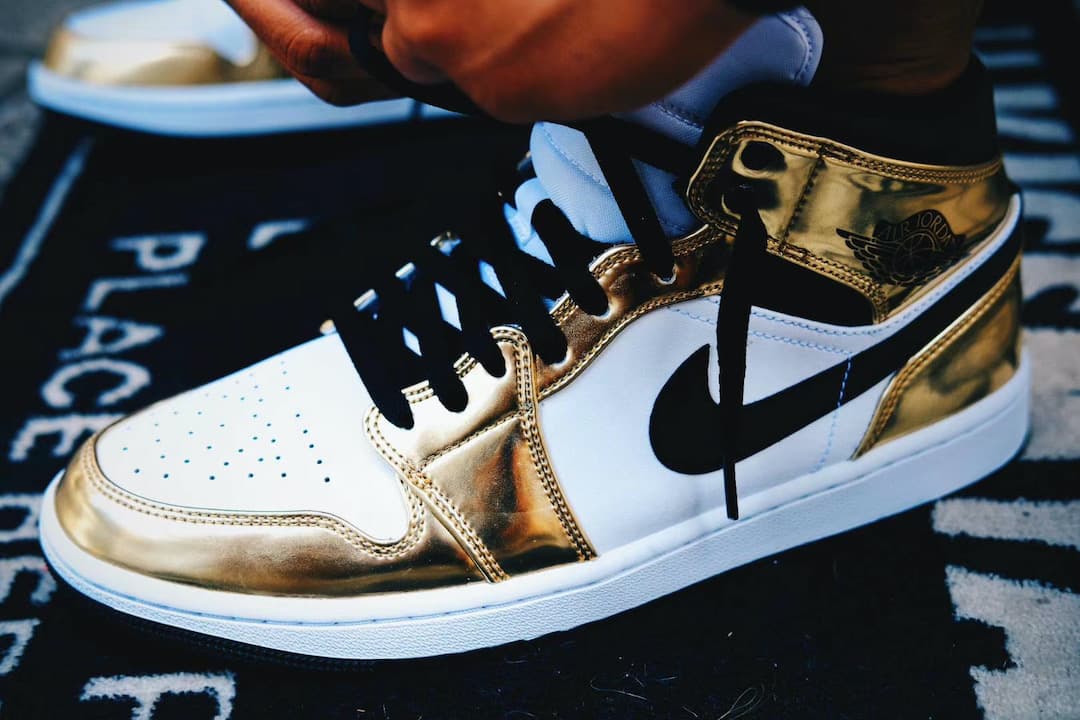 Air Jordan 1 Mid SE “Metallic Gold” release photo 4