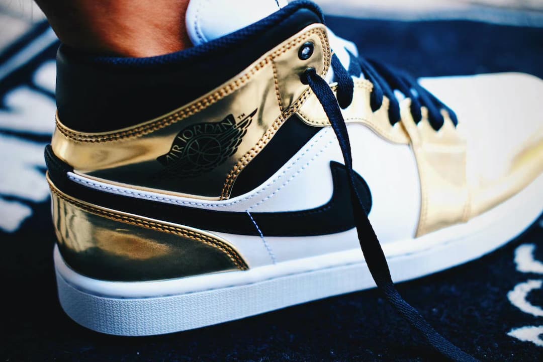 Air Jordan 1 Mid SE “Metallic Gold” release photo 5