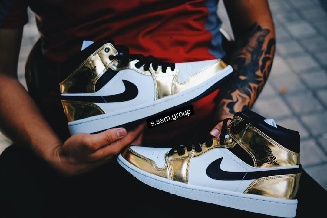 Air Jordan 1 Mid SE “Metallic Gold” release photo 6