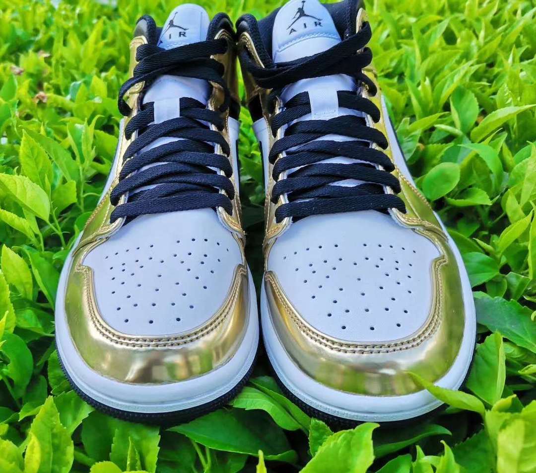 Air Jordan 1 Mid SE “Metallic Gold” release photo 10