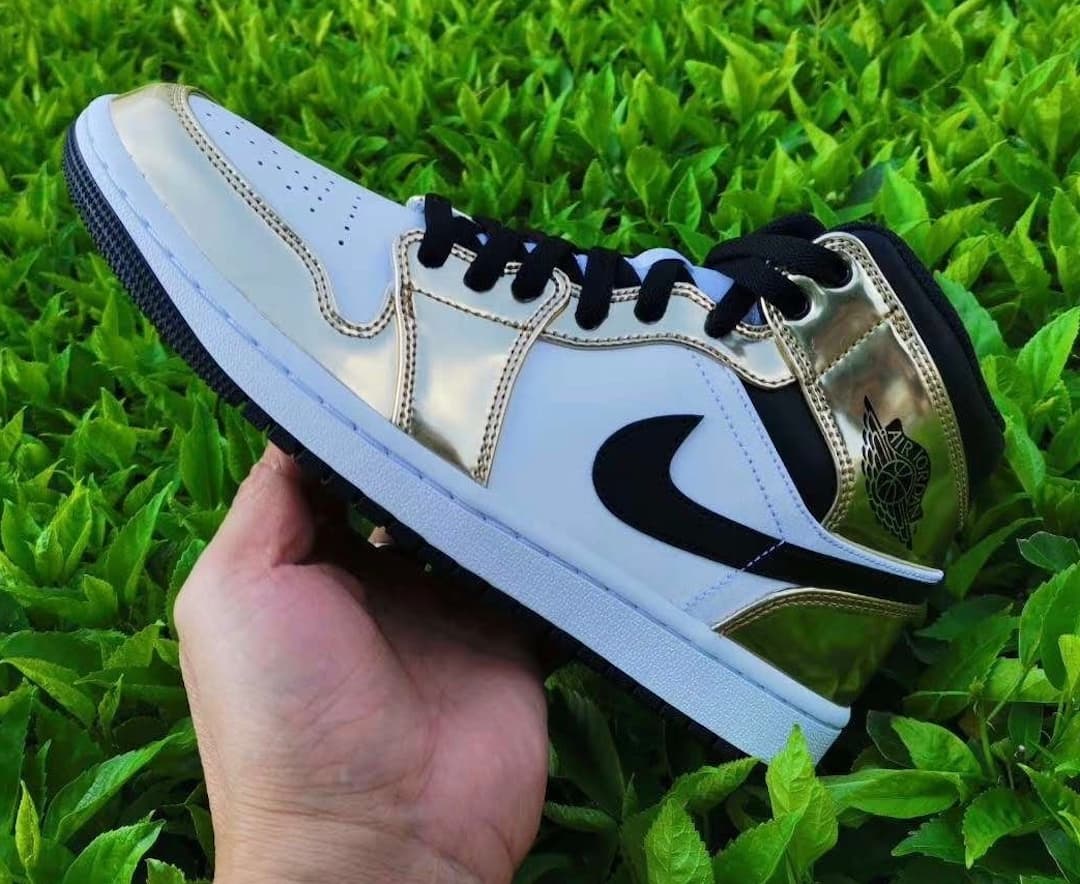 Air Jordan 1 Mid SE “Metallic Gold” release photo 9